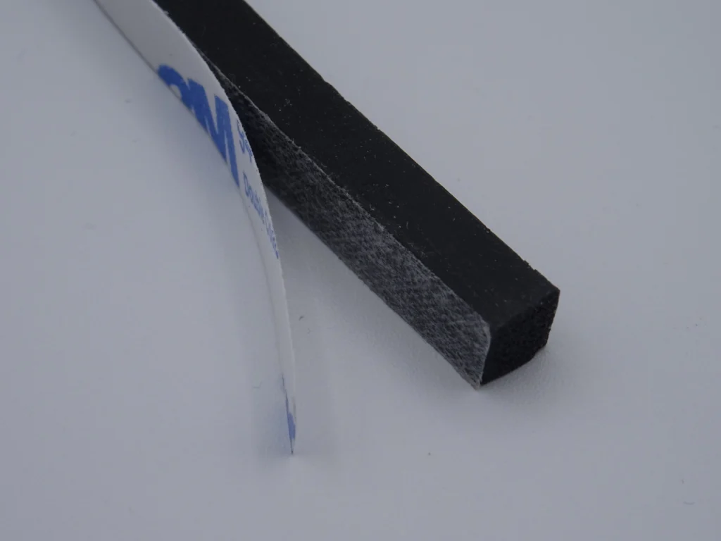 Selbstklebendes Silikonschaumprofil